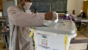 Nigeria organizează alegeri parlamentare pentru prima tranziţie democratică