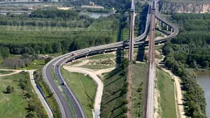 Taxe reduse pentru podurile peste Dunăre de la Feteşti-Cernavodă şi Giurgeni-Vadul Oii