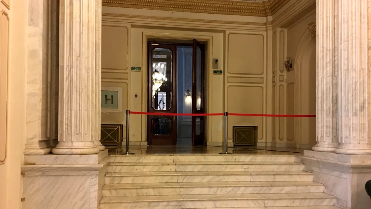 Măsuri sporite de securitate în Parlament, în ziua moţiunii de cenzură. FOTO