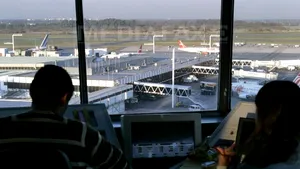 Controlor de trafic aerian din SUA, găsit beat şi adormit în timpul serviciului