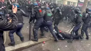 Zeci de persoane, reţinute la Paris cu ocazia manifestaţiilor