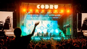 Peste 30.000 de iubitori ai muzicii s-au bucurat de concerte în prima zi la CODRU Festival