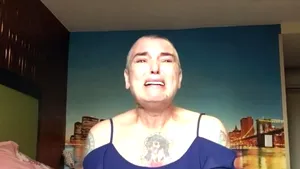 VIDEO | Sinead O'Connor, cântăreaţa care a avut câteva tentative de sinucidere, cere disperată ajutor pe Facebook:  