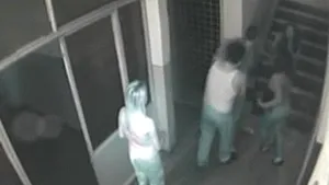 Fiica unui poliţist, bătută crunt de iubitul ei - VIDEO