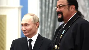 Ucraina a destructurat o rețea care furniza arme lui Steven Seagal și altor personalități pro-ruse