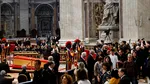 Cum se va desfășura slujba de înmormântare a Papei Francisc