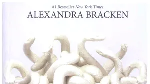 O carte pe zi: „Lore” de Alexandra Bracken