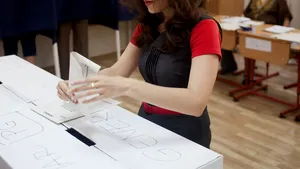 Sondaj CURS în Bucureşti: Firea pe primul loc, la vot politic câştigă PNL