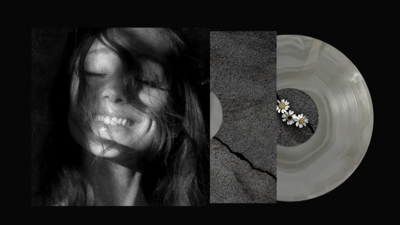 Ariana Grande anunță lansarea în iulie a celui de-al optulea său album de studio, intitulat „Petal”