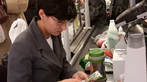 EXCLUSIV: Guvernul sistează până în 2014 tichetele de masă şi primele, blocând şi angajările în următorii 2 ani