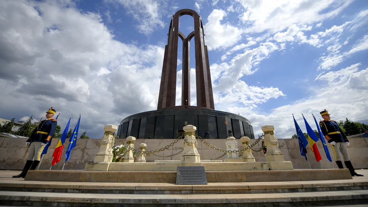 Înălţarea Domnului este şi Ziua Eroilor. Mesajele lui Ciucă şi Ciolacu