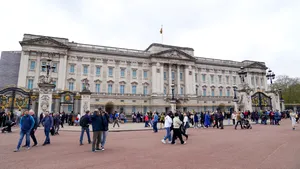 Expoziție fără precedent la Palatul Buckingham. Cea mai faimoasă coroană a Reginei Elisabeta a II-a, printre alte 300 de bijuterii spectaculoase