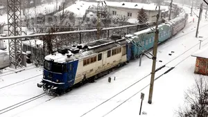 CFR: Trenurile de călători pot avea întârzieri între 10 şi 20 de minute, din cauza vremii
