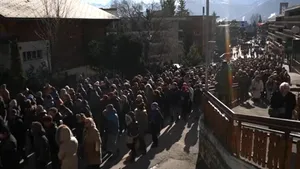 Marș tăcut în onoarea victimelor care au murit în incendiul din Elveția