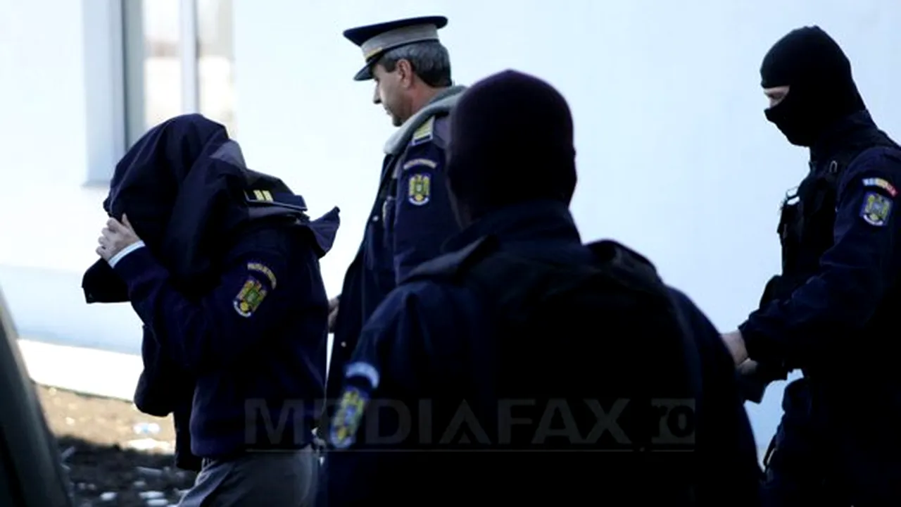 DNA: Funcţionarii corupţi de la Moraviţa se temeau să nu fie înşelaţi de traficanţi. Uneori au ajuns să ia peste 100.000 de euro pe tură