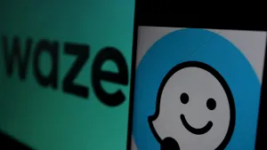Waze introduce o funcție mult așteptată. Semafoarele încep să apară pe hărțile aplicației
