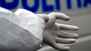 Adolescentă de 15 ani, ucisă de un fost preot într-un apartament din Mamaia. Suspectul a fost eţinut