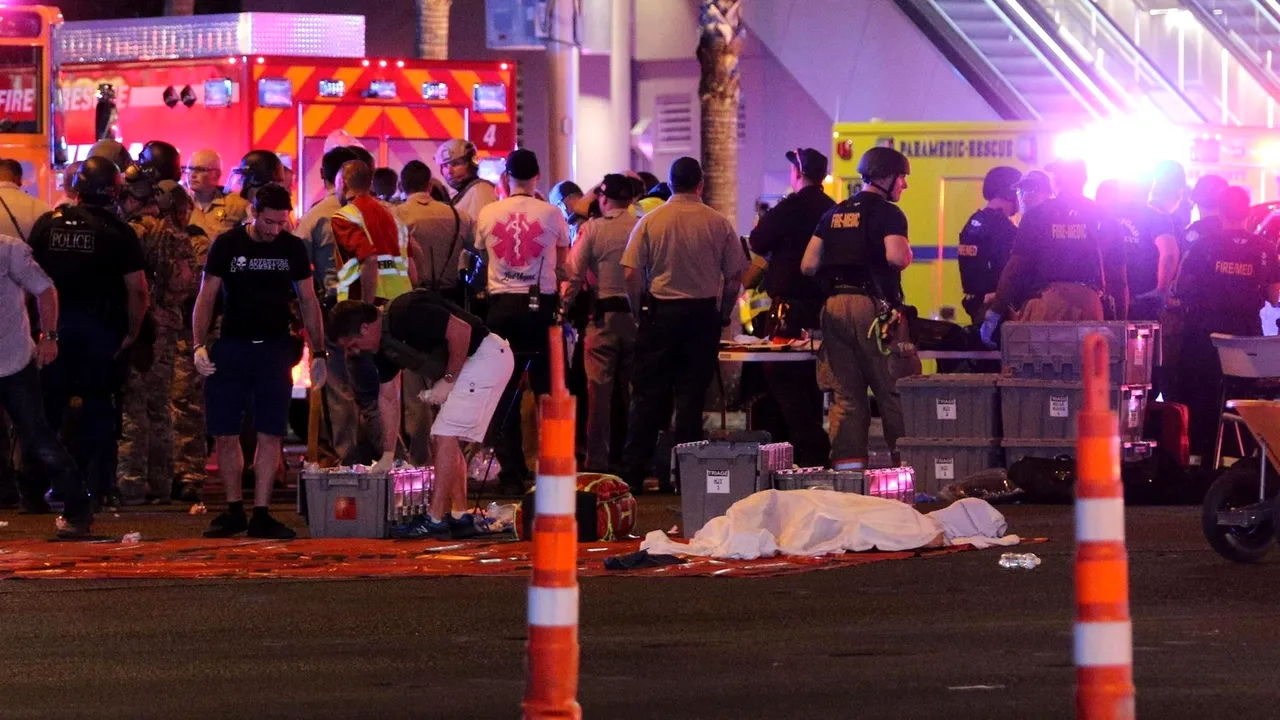 LAS VEGAS, la un pas de catastrofă. Gloanţe trase în timpul atacului au atins rezervorul unui avion aflat la 300 m de locul unde avea loc festivalul. De ce s-a aflat abia acum