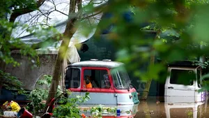 INUNDAŢII în EUROPA: Alunecări de teren, căi ferate blocate şi 13 oameni evacuaţi în Elveţia, în urma ploilor torenţiale