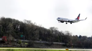 Un Boeing 737-8 MAX al Air Canada a avut o problemă la un motor şi a deviat de la traseu