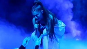 Ariana Grande va concerta în Manchester, în onoarea victimelor atacului sinucigaş de luni