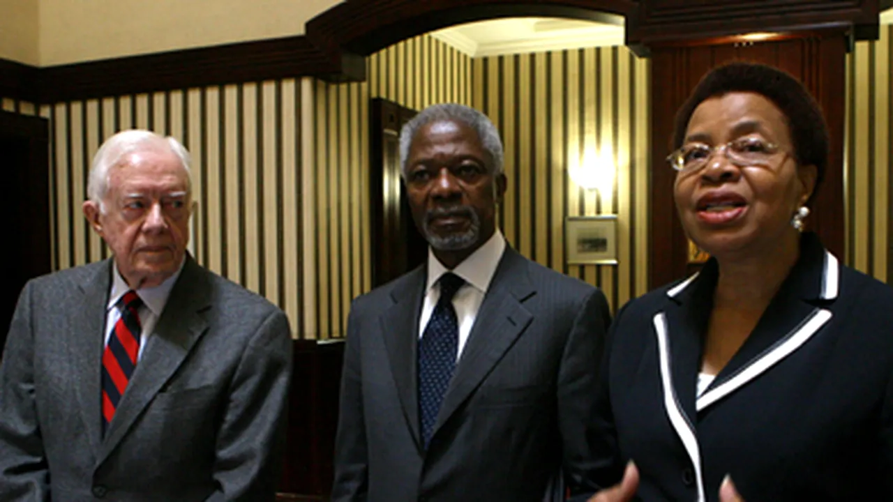 Kofi Annan şi Jimmy Carter, acuzaţi de complot împotriva lui Robert Mugabe