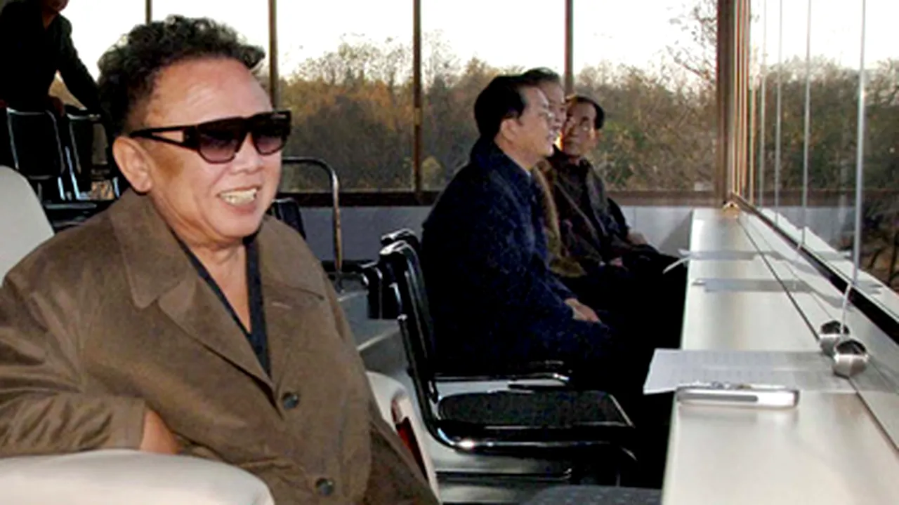 Coreea de Nord publică o nouă fotografie cu Kim Jong-Il la un meci de fotbal
