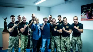 Actorul american Chuck Norris şi Viktor Orbán au mers împreună cu maşina şi au asistat la antrenamentul unei unităţi antitero - FOTO, VIDEO