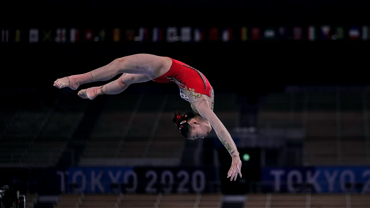 Jocurile Olimpice. China a câştigat aur şi argint în finala olimpică la bârnă. Simone Biles a luat bronzul