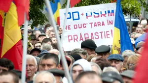 PROTEST la Chişinău | Sute de persoane s-au strâns pentru un miting faţă de schimbarea sistemului electoral