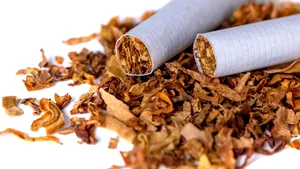 Ţigări vândute pe Facebook: 18 persoane, cercetate. Peste 100 de kilograme de tutun, ridicate