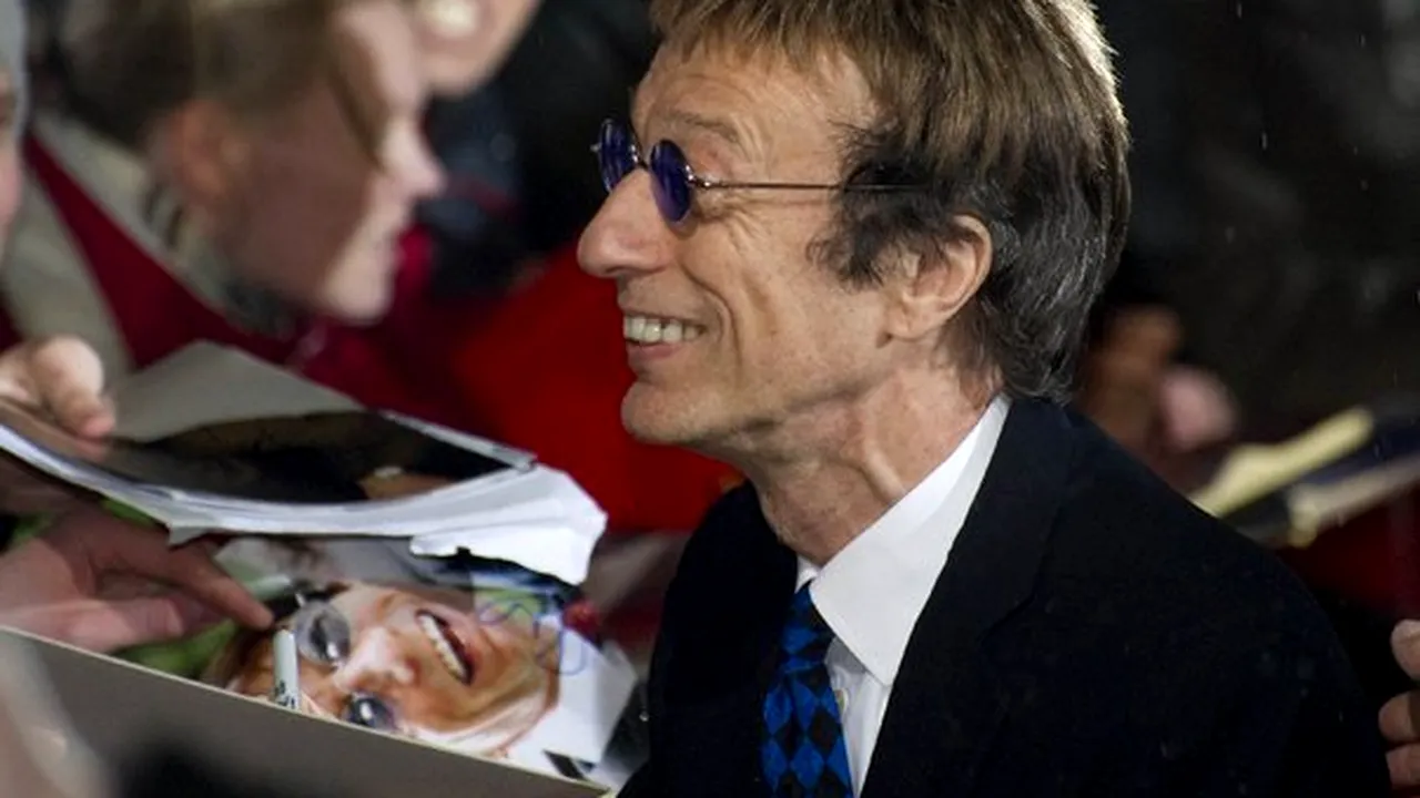 Robin Gibb, fostul solist al grupului Bee Gees, şi-a recăpătat cunoştinţa, după ce a fost timp de câteva zile în comă