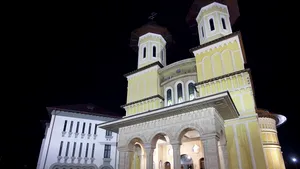 Catedrala Arhiepiscopală din Buzău a fost spartă, iar banii din cutia milei, furaţi. Slujba de duminică, anulată 