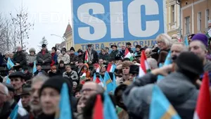 Imnul Ungariei, intonat de 5.000 de persoane la Sfântu Gheorghe, ca protest faţă de amenda dată PCM - FOTO