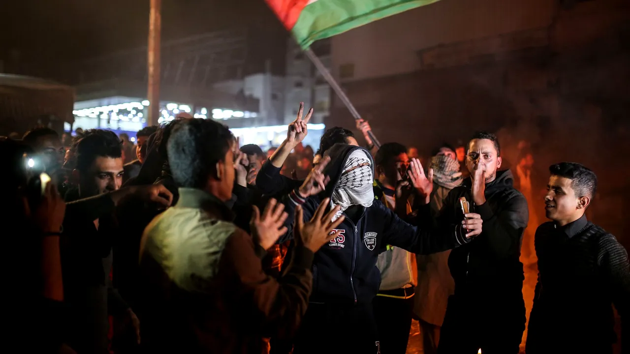 Proteste violente în Cisiordania şi Fâşia Gaza după decizia lui Trump privind Ierusalimul: Peste 100 de răniţi / Geamurile unui restaurant evreiesc din Europa, sparte - VIDEO