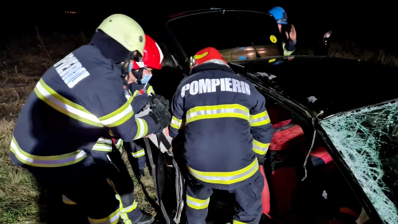 Accident cumplit în Constanţa. Trei persoane încarcerate, printre care un copil, în urma unui accident rutier