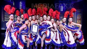 Guinness: Dansatorii de la Moulin Rouge au stabilit trei recorduri mondiale
