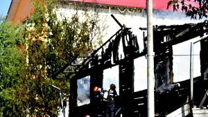 Incendiu de proporţii la un restaurant în zona Pieţei Gorjului - GALERIE FOTO