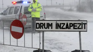 Viscolul a închis drumul spre Rânca şi a dat peste cap traficul pe Valea Prahovei