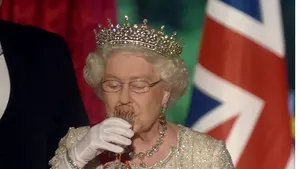 Medicii i-au interzis Reginei Elisabeta să bea Martini dry. Motivul pentru care au luat această decizie