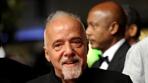 Scriitorul Paulo Coelho va înfiinţa o fundaţie şi un muzeu virtual în Elveţia