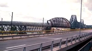 Piciorul podului construit de Anghel Saligny peste Dunăre, lovit de o navă