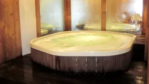Doi soți au murit într-o vilă de lux închiriată pentru vacanță. Copiii i-au găsit în jacuzzi