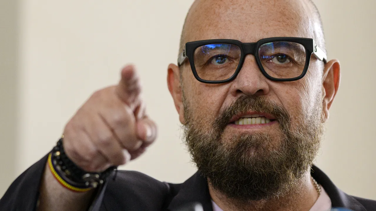 USR: Piedone desfiinţează corturile USR, un abuz grav