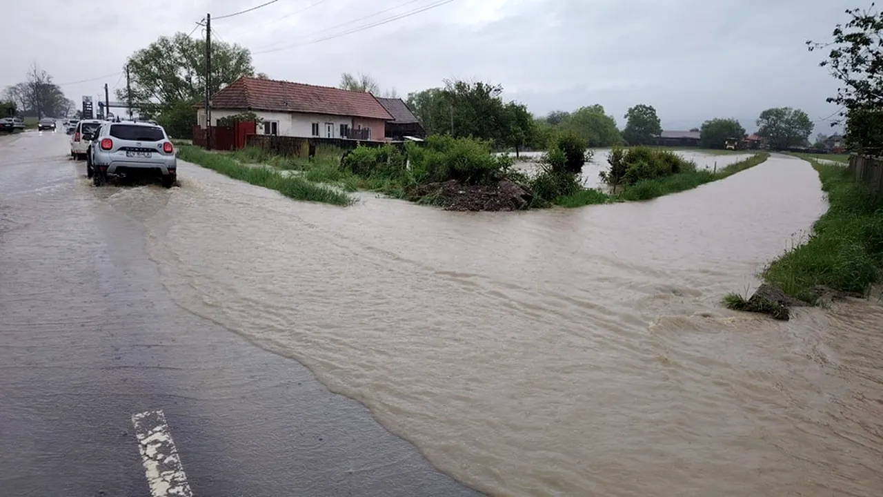 Restricții din cauza apelor pe un drum din județul Covasna