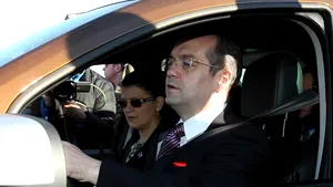 Autostrada Arad-Timişoara a fost inaugurată. Boc şi Boagiu au testat drumul cu un Duster