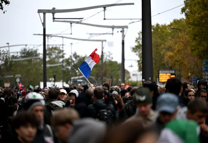 EXTERNE Proteste masive în Franța. Ciocniri între poliție și protestatari. Forțele de ordine au folosit gaze lacrimogene și tunuri cu apă la Paris