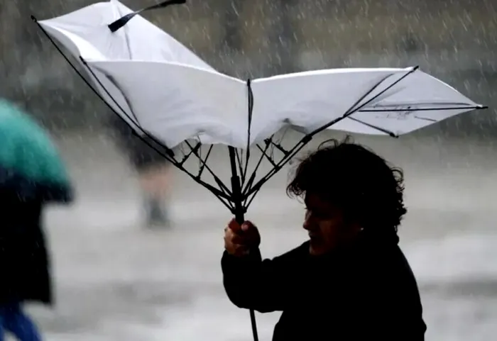 METEO Vânt de până la 120 km/h. Avertizările meteorologilor, prelungite până în noaptea de Revelion