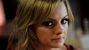 Cântăreaţa Alexandra Stan a fost implicată vineri într-un accident rutier în Capitală/ O persoană a fost rănită | FOTO
