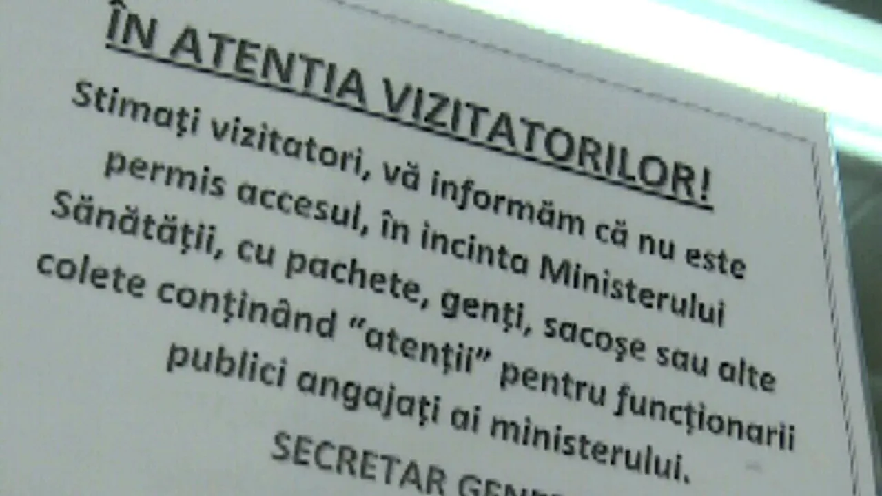 Un afiş la Ministerul Sănătăţii interzice 
